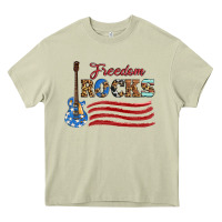 Mossy freedom rocks with guitar Heavy Core Tee - Artiststas