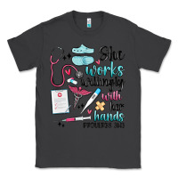 Smoke she works willingly with her hands Classic Tee - MaliasSmallBusiness