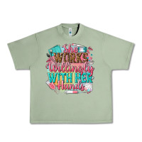 Oil Green she works willingly with her hands Urban Heavy Tee - NancyCooperArtShop