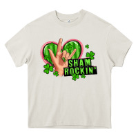 Cream shamrockin' rock n roll female hand Heavy Core Tee - Artiststas