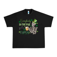 Black everybody in the pub gettin' tipsy Urban Heavy Tee - MaliasSmallBusiness