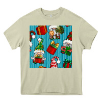 Mossy christmas gnomes and gift box seamless pattern Heavy Core Tee - BundleAndBundleShop