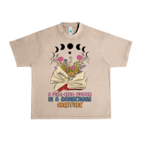 French Oak a well read woman is a dangerous creature Urban Heavy Tee - MaliasSmallBusiness