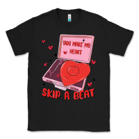 Black heart record player Classic Tee - MaliasSmallBusiness