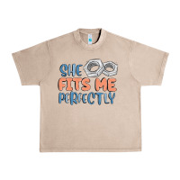 French Oak she fits me perfectly Urban Heavy Tee - MaliasSmallBusiness