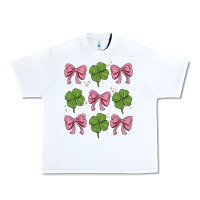 White coquette bow clover st. patrick's day Urban Heavy Tee - MaliasSmallBusiness