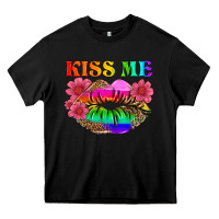 Black lgbtq kiss me Heavy Core Tee - HRA Design Shop