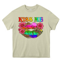 Mossy lgbtq kiss me Heavy Core Tee - HRA Design Shop