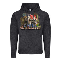 Vintage Black chill the fourth out cows 4th july america Vintage Hoodie - NancyCooperArtShop