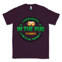 Plum everybody in the pub getting tipsy Classic Tee - MaliasSmallBusiness