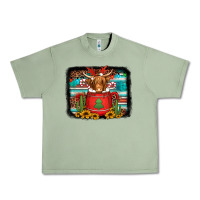 Oil Green hot coco christmas highland cow with background Urban Heavy Tee - Jasminsmagicworld