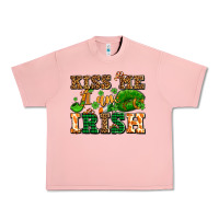Salmon kiss me i am irish  with lips and shamrocks Urban Heavy Tee - AdoDesignShop