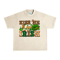 Sandshell kiss me i am irish  with lips and shamrocks Urban Heavy Tee - AdoDesignShop
