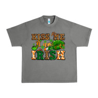 Tornado kiss me i am irish  with lips and shamrocks Urban Heavy Tee - AdoDesignShop