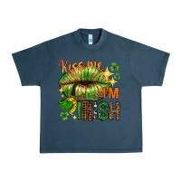 Midnight Navy kiss me im irish with lip Urban Heavy Tee - NancyCooperArtShop