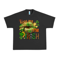 Pigment Black kiss me im irish with lip Urban Heavy Tee - NancyCooperArtShop