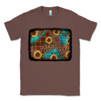Chestnut christmas sunflowers and buffalo plaid background Classic Tee - Jasminsmagicworld