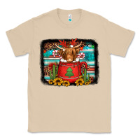 Mushroom hot coco christmas highland cow with background Classic Tee - Jasminsmagicworld
