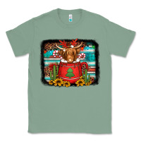 Sage hot coco christmas highland cow with background Classic Tee - Jasminsmagicworld