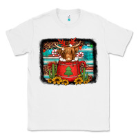 White hot coco christmas highland cow with background Classic Tee - Jasminsmagicworld