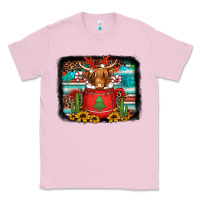 Bubblegum Pink hot coco christmas highland cow with background Classic Tee - Jasminsmagicworld
