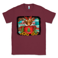 Burgundy hot coco christmas highland cow with background Classic Tee - Jasminsmagicworld