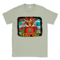 Matcha hot coco christmas highland cow with background Classic Tee - Jasminsmagicworld