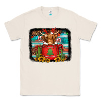Natural hot coco christmas highland cow with background Classic Tee - Jasminsmagicworld