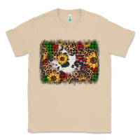 Mushroom distressed christmas sunflowers leopard cowhide background Classic Tee - Jasminsmagicworld