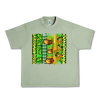 Oil Green st patricks gnomes and cloves with leopard  brushstrokes Urban Heavy Tee - Artiststas