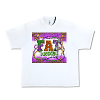 White fat tuesday fleur de lis and mardi gras beads Urban Heavy Tee - Artiststas