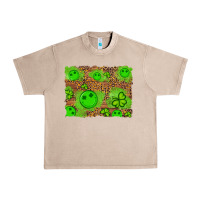 French Oak shamrock glitter leopard and wood background Urban Heavy Tee - Artiststas