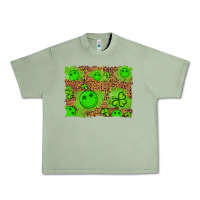 Oil Green shamrock glitter leopard and wood background Urban Heavy Tee - Artiststas