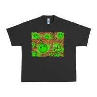 Pigment Black shamrock glitter leopard and wood background Urban Heavy Tee - Artiststas