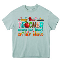 Arona this teacher wears her heart on her sleeve Heavy Core Tee - texasbilliewilder