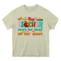 Mossy this teacher wears her heart on her sleeve Heavy Core Tee - texasbilliewilder