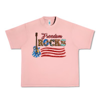 Salmon freedom rocks with guitar Urban Heavy Tee - Artiststas