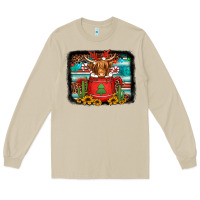 Mushroom hot coco christmas highland cow with background Long Sleeve Tee - Jasminsmagicworld