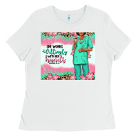 White she works willingly with her hands afro nurse Ladies Tee - RanaPortraitStore