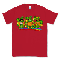 Red st patricks day gnomes shamrock gold rainbow Classic Tee - Artiststas