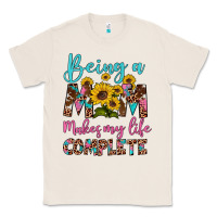 Natural being a mom makes my life complete Classic Tee - Artiststas