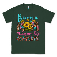 Sports Green being a mom makes my life complete Classic Tee - Artiststas