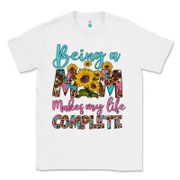 White being a mom makes my life complete Classic Tee - Artiststas