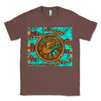 Chestnut cowboy hat turquoise aztec background old wheel Classic Tee - Artiststas