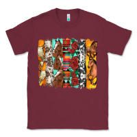 Burgundy western horses roses and bullskulls wıth cowhide amd serape brushstro Classic Tee - Artiststas