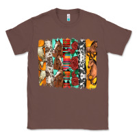 Chestnut western horses roses and bullskulls wıth cowhide amd serape brushstro Classic Tee - Artiststas
