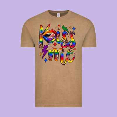 Kiss Me Vintage Tee Designed By Jahusdesignshop