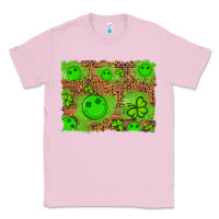Bubblegum Pink shamrock glitter leopard and wood background Classic Tee - Artiststas