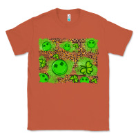 Copper shamrock glitter leopard and wood background Classic Tee - Artiststas