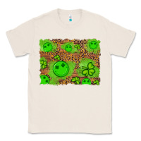Natural shamrock glitter leopard and wood background Classic Tee - Artiststas